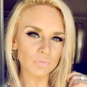 Meet your Posher, Whitney